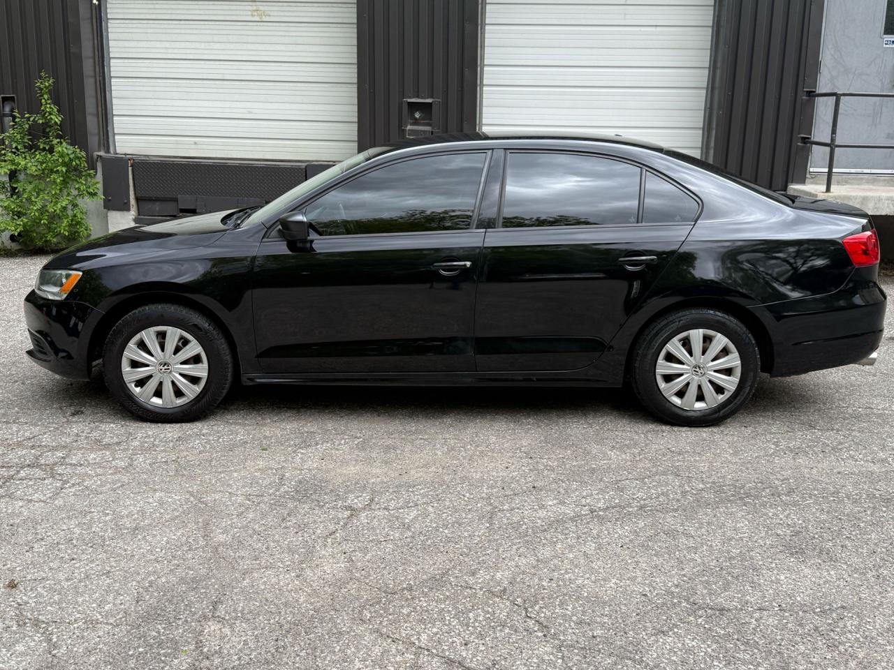 2013 Volkswagen Jetta 4dr 2.0L Auto Trendline *Ltd Avail* - Photo #8