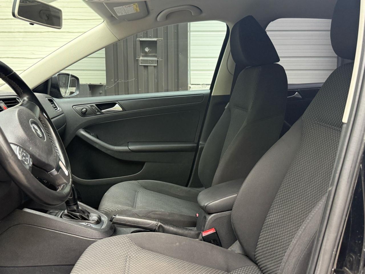 2013 Volkswagen Jetta 4dr 2.0L Auto Trendline *Ltd Avail* - Photo #10