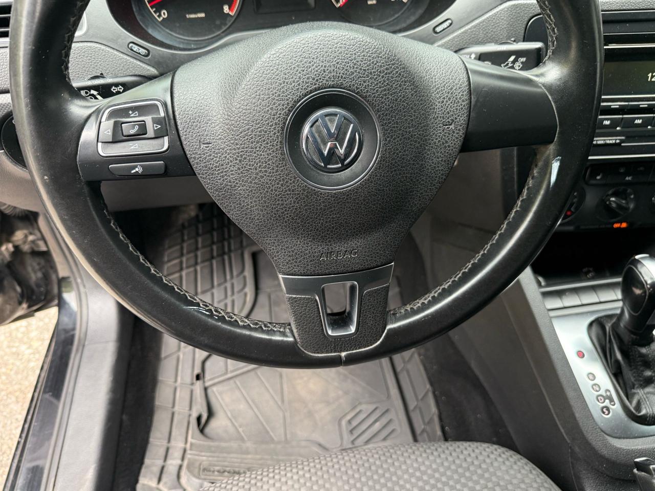 2013 Volkswagen Jetta 4dr 2.0L Auto Trendline *Ltd Avail* - Photo #13