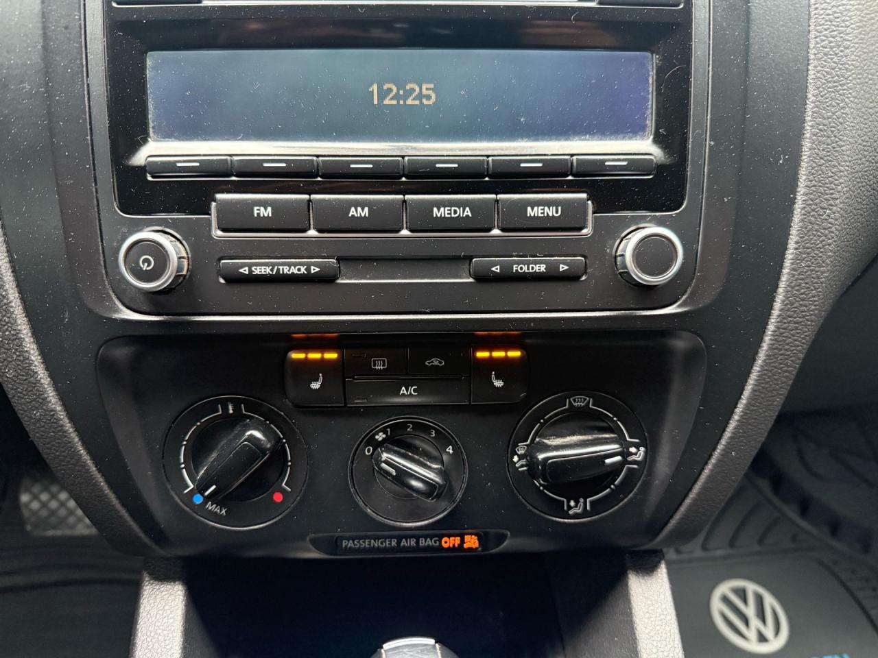 2013 Volkswagen Jetta 4dr 2.0L Auto Trendline *Ltd Avail* - Photo #15