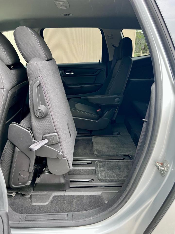 2015 Chevrolet Traverse LT - Photo #15