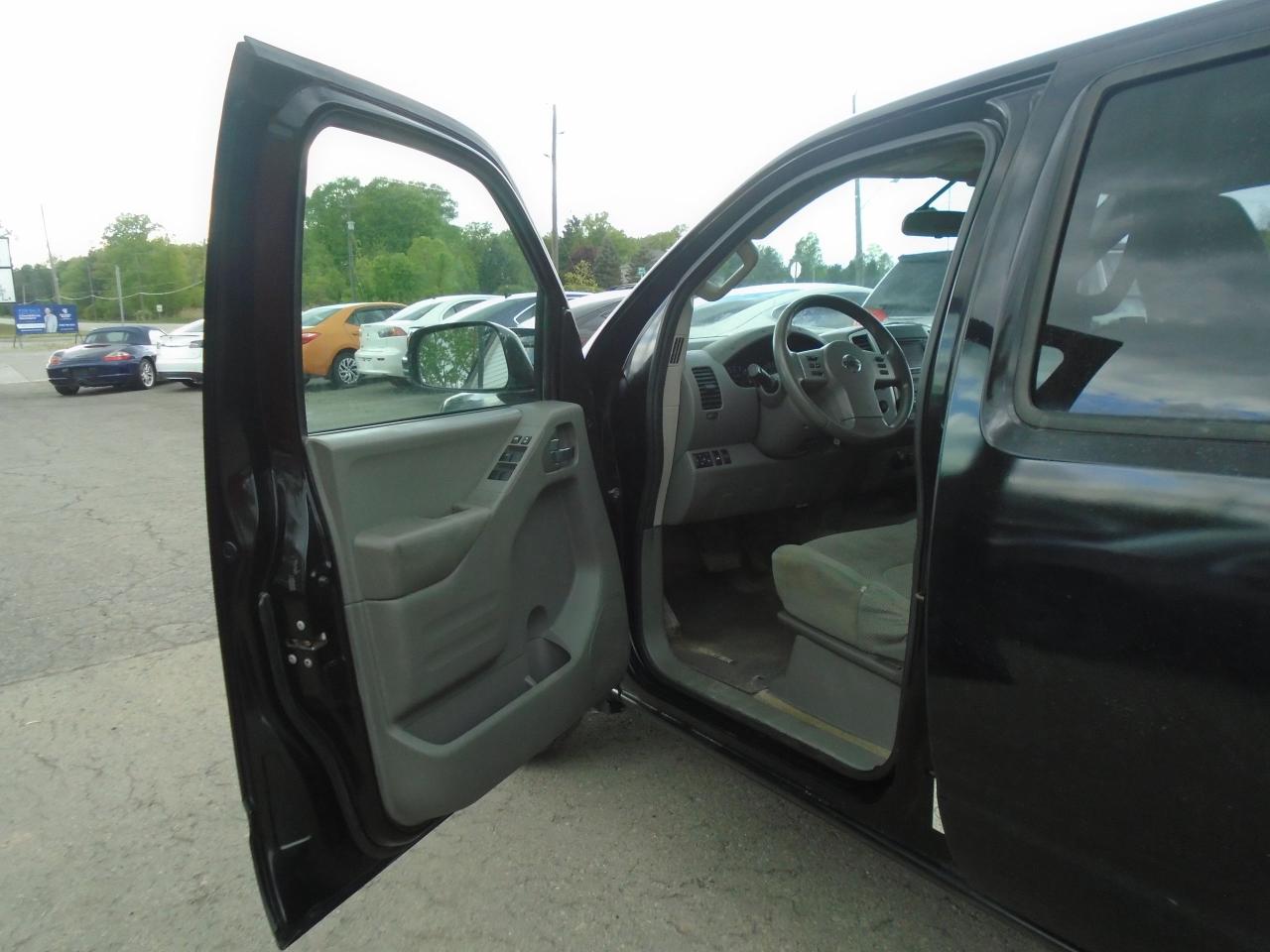 2015 Nissan Frontier 4WD Crew CAB LWB Auto SV - Photo #8