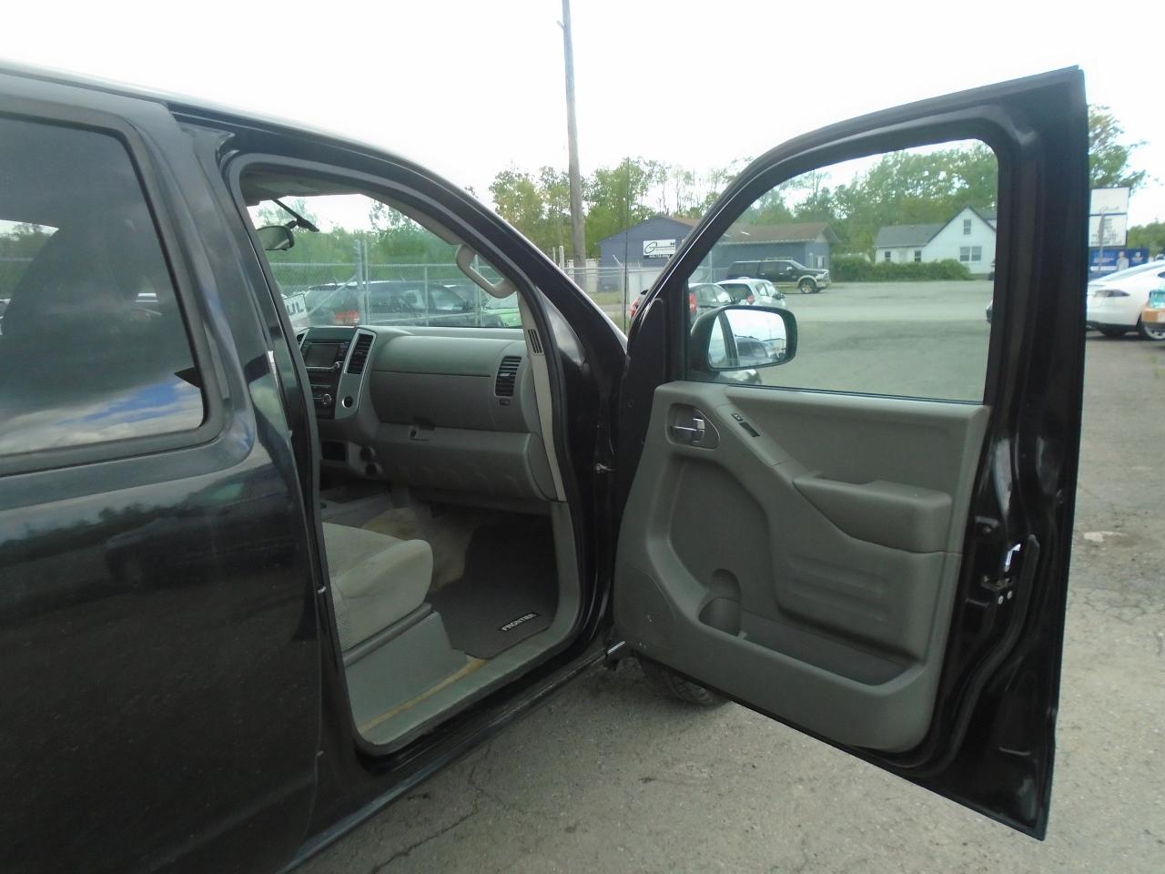 2015 Nissan Frontier 4WD Crew CAB LWB Auto SV - Photo #18