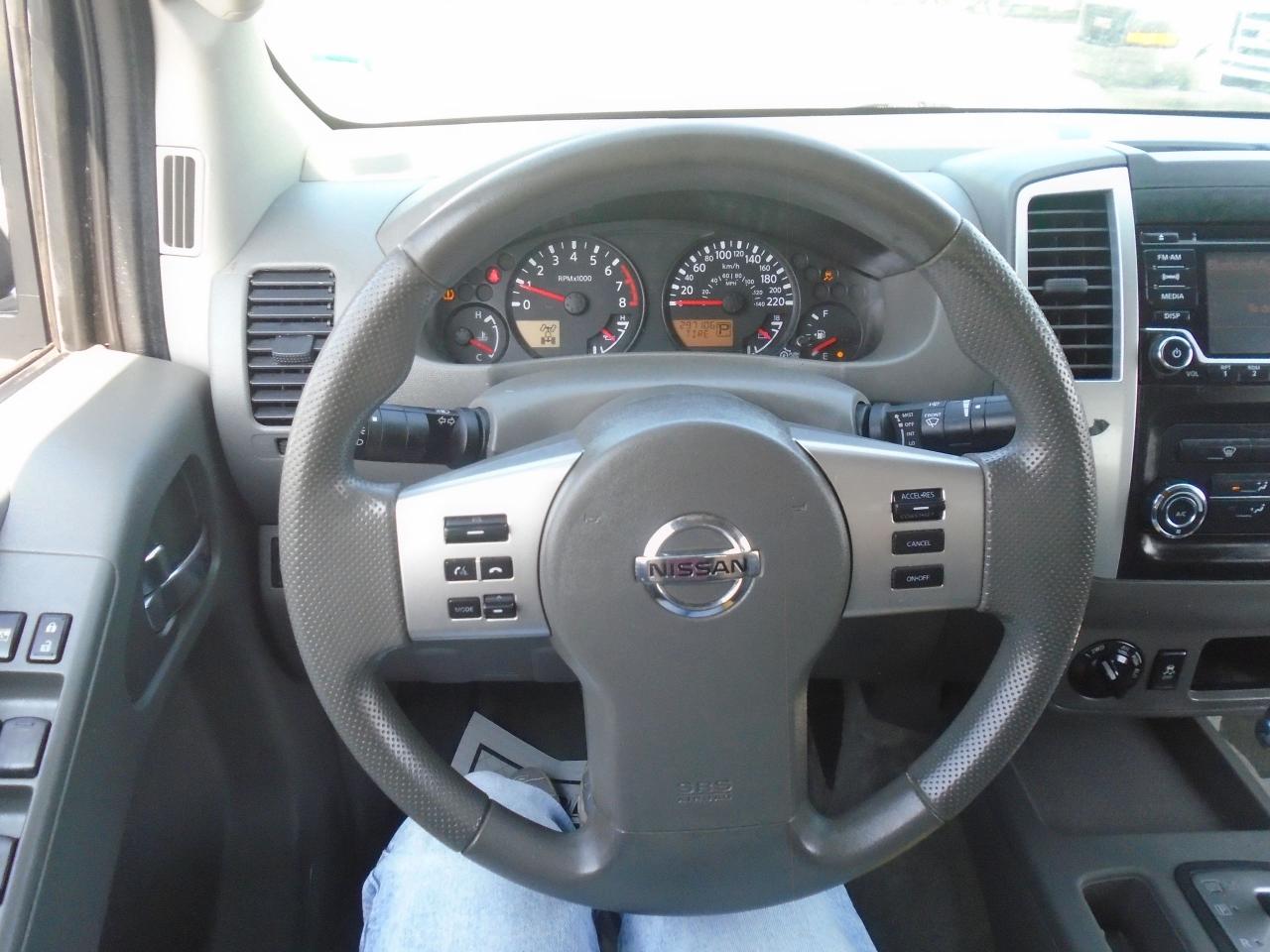 2015 Nissan Frontier 4WD Crew CAB LWB Auto SV - Photo #13