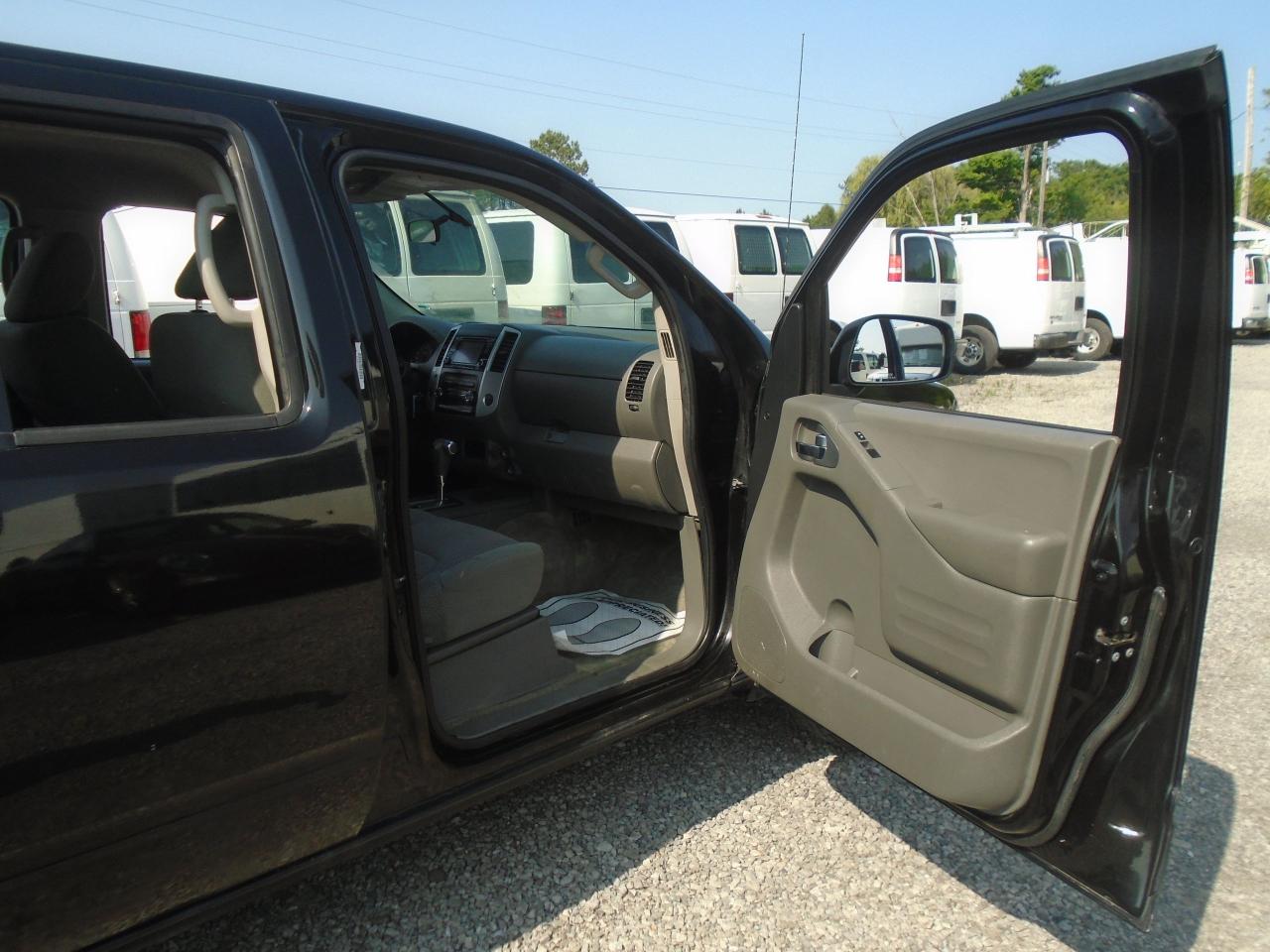 2015 Nissan Frontier 4WD Crew CAB LWB Auto SV - Photo #17