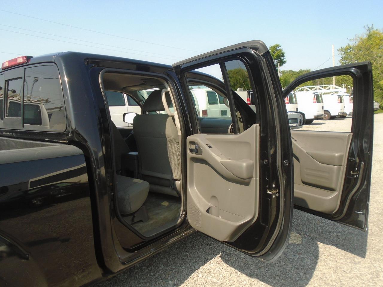 2015 Nissan Frontier 4WD Crew CAB LWB Auto SV - Photo #22