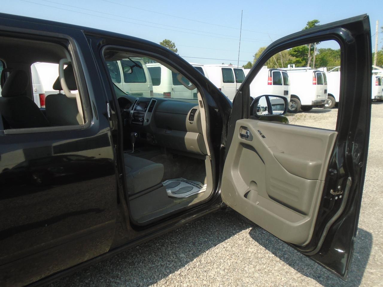 2015 Nissan Frontier 4WD Crew CAB LWB Auto SV - Photo #17