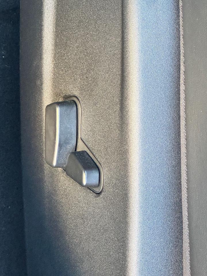 12565172