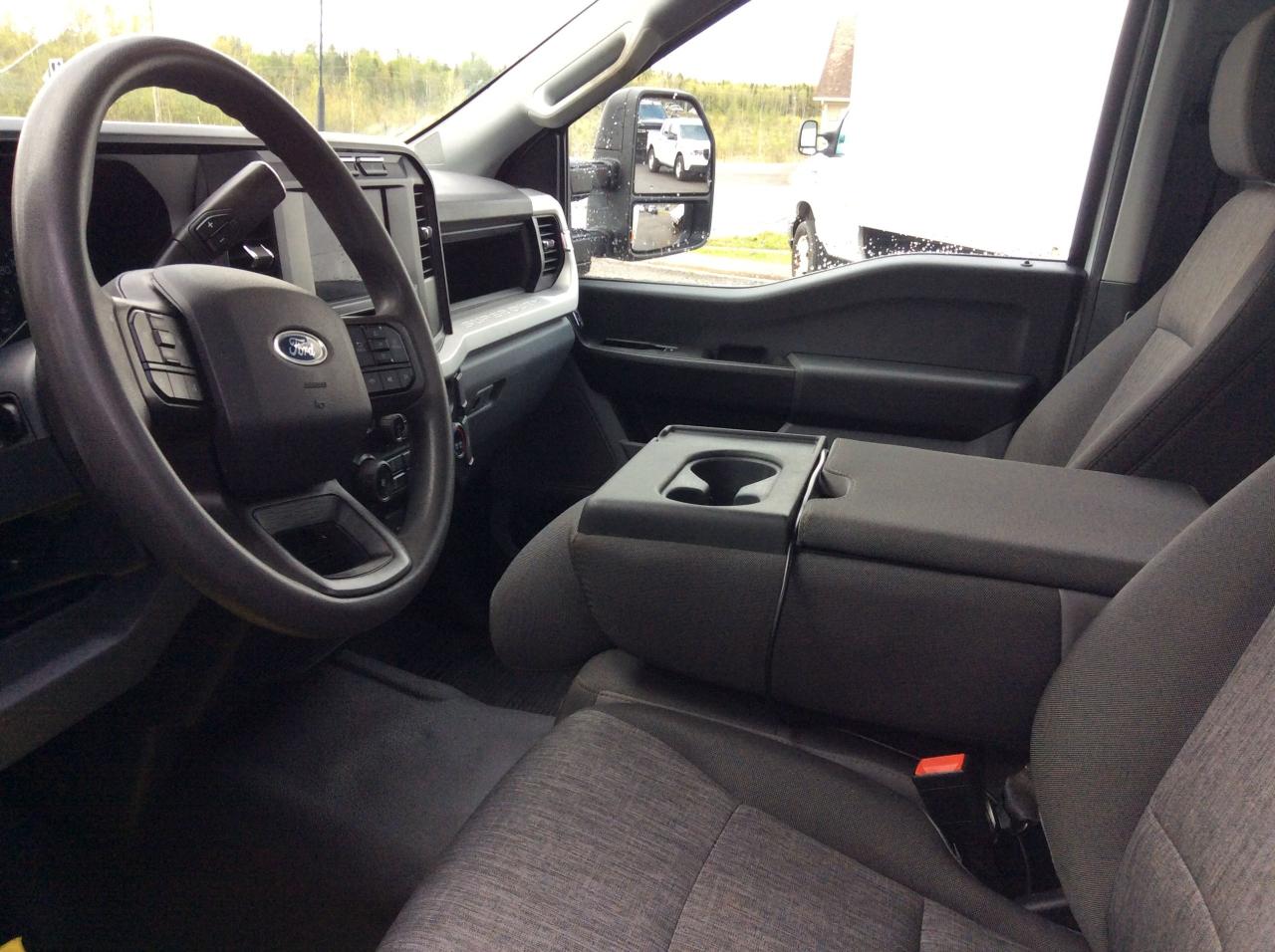 2023 Ford F-550 XL Photo3