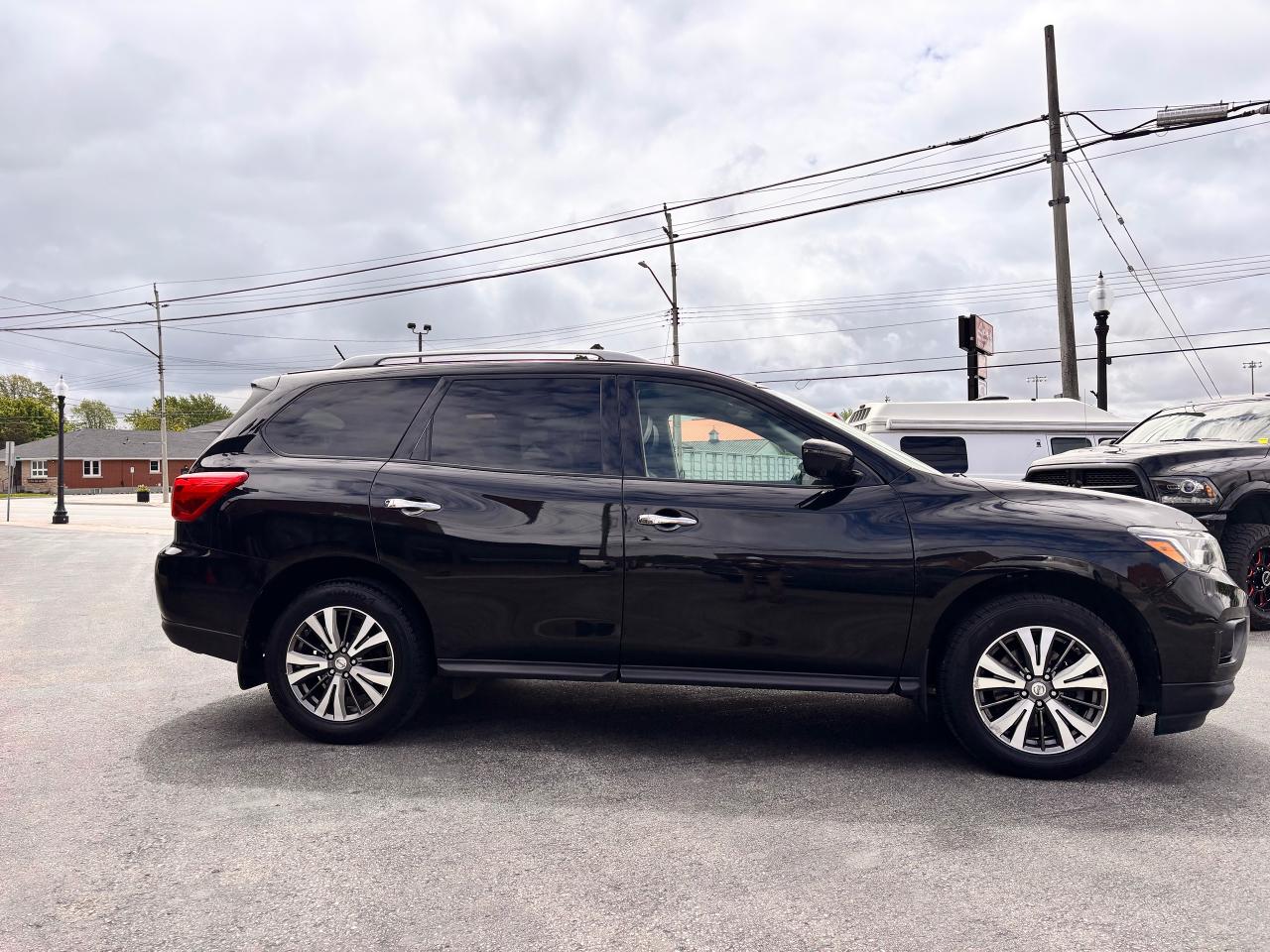 2017 Nissan Pathfinder Warranty Available! Fully Financeable!