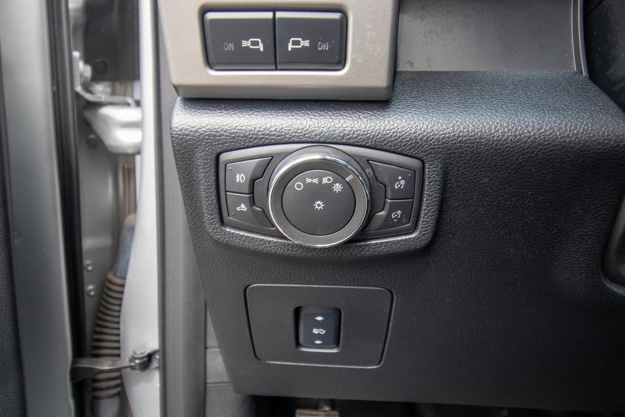 2015 Ford F-150 4WD SUPERCREW 145" LARIAT Photo5