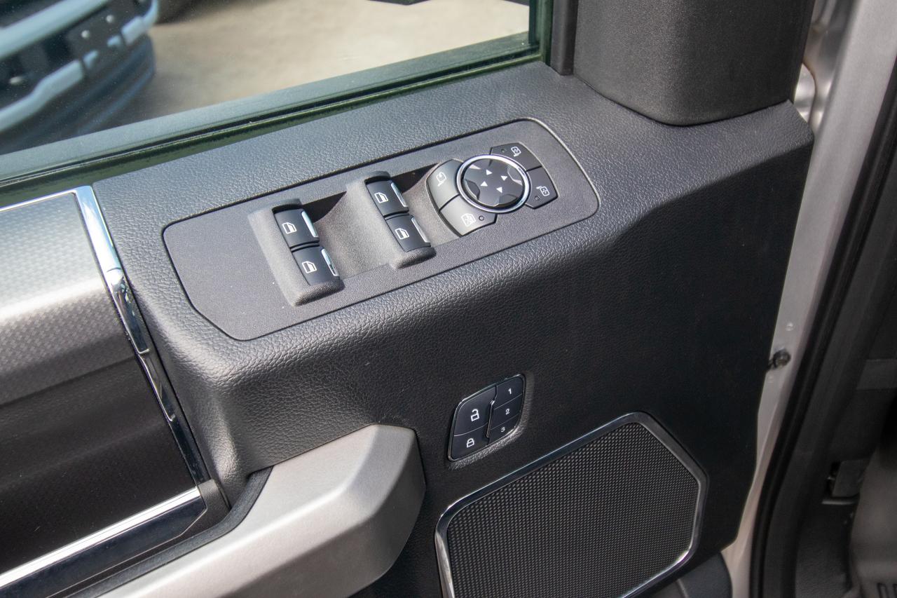 2015 Ford F-150 4WD SUPERCREW 145" LARIAT Photo5
