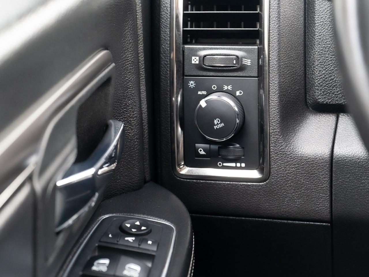 2017 RAM 1500 SPORT 4x4 Photo12