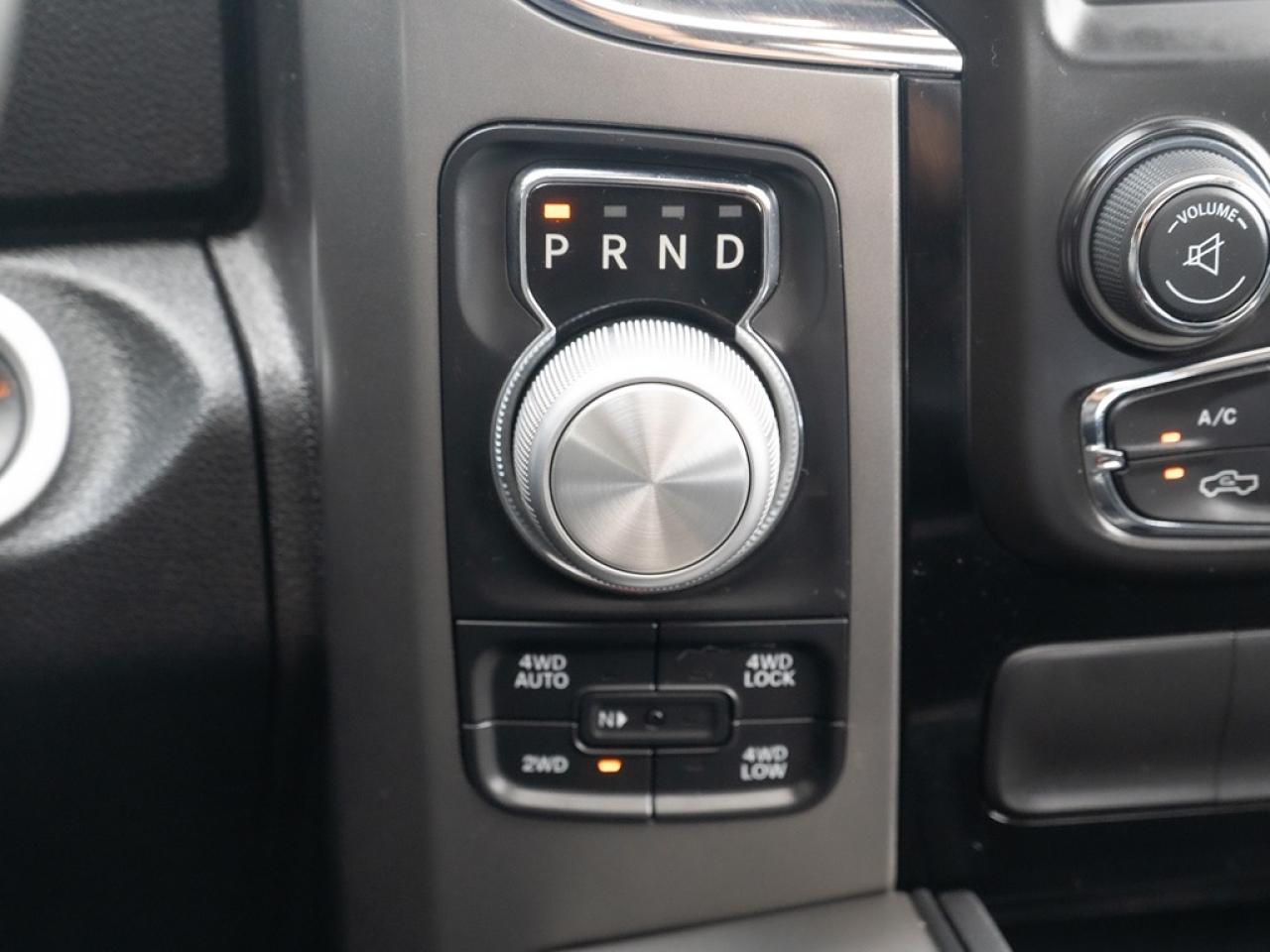 2017 RAM 1500 SPORT 4x4 Photo13