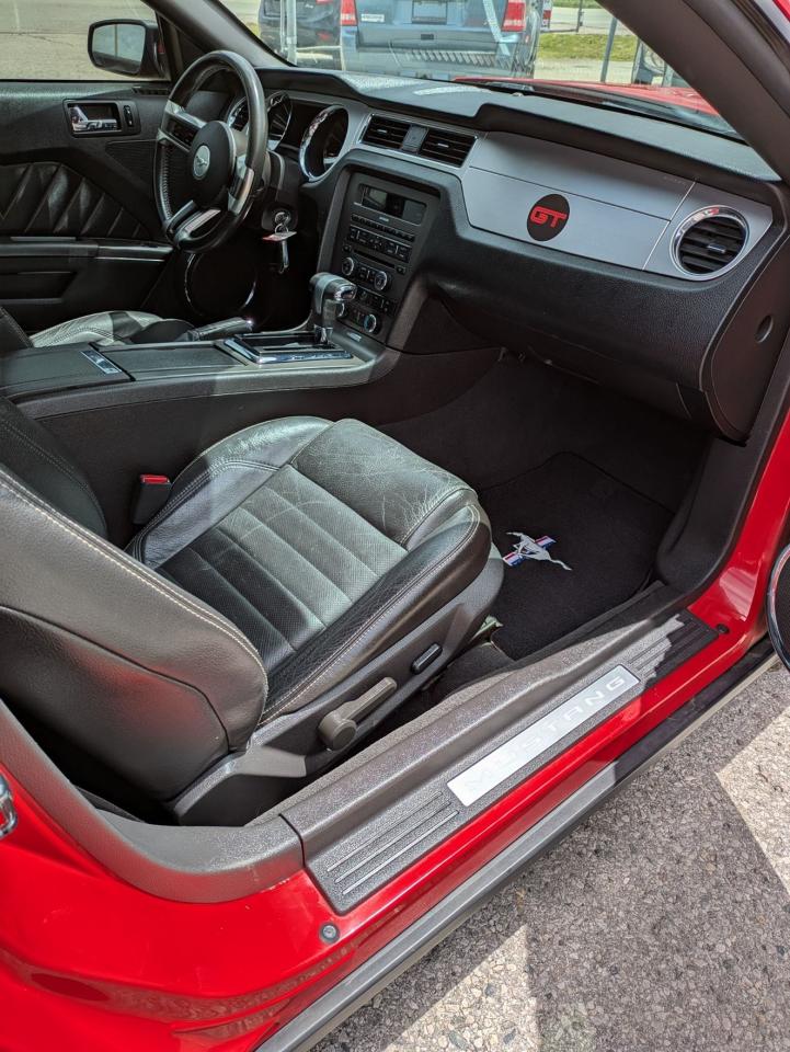 2010 Ford Mustang GT - Photo #13