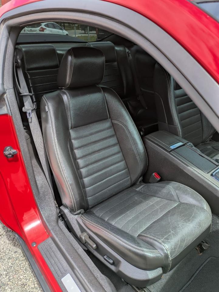 2010 Ford Mustang GT - Photo #14