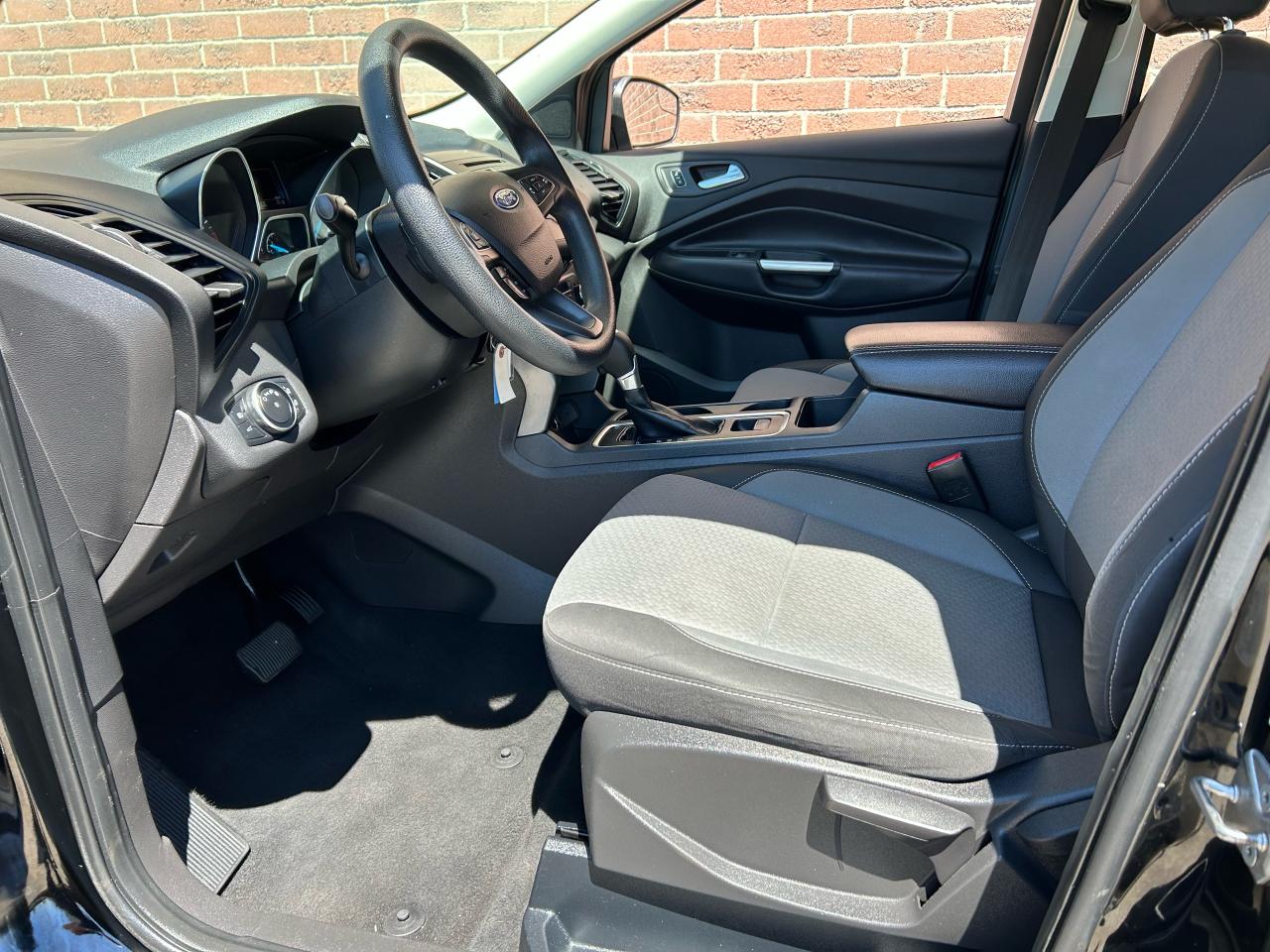 2017 Ford Escape SE - Photo #11