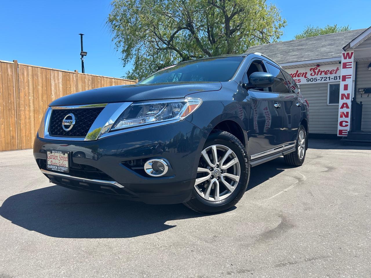 Used 2014 Nissan Pathfinder SL for sale in Oshawa, ON