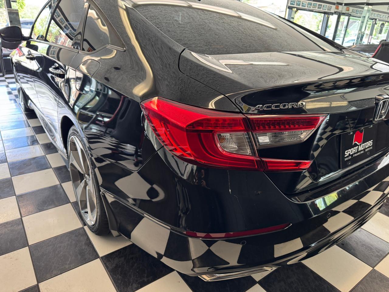 2018 Honda Accord Touring+HUD+New Tires+Adaptive Cruise+CLEAN CARFAX Photo110