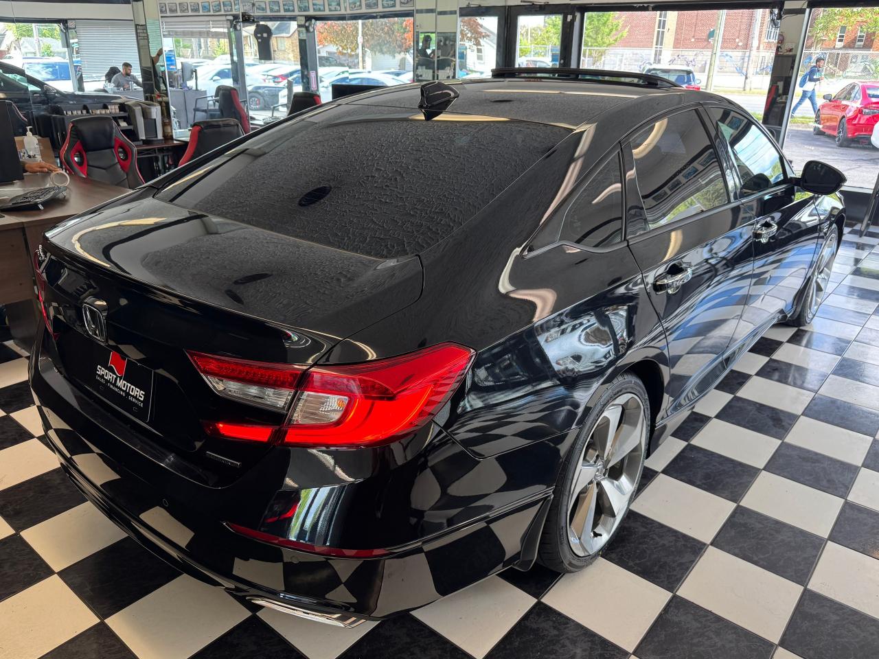 2018 Honda Accord Touring+HUD+New Tires+Adaptive Cruise+CLEAN CARFAX Photo78