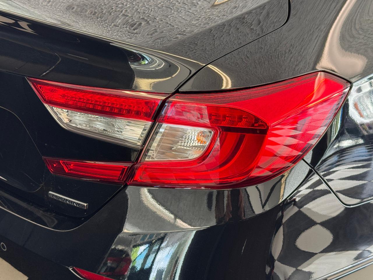 2018 Honda Accord Touring+HUD+New Tires+Adaptive Cruise+CLEAN CARFAX Photo129
