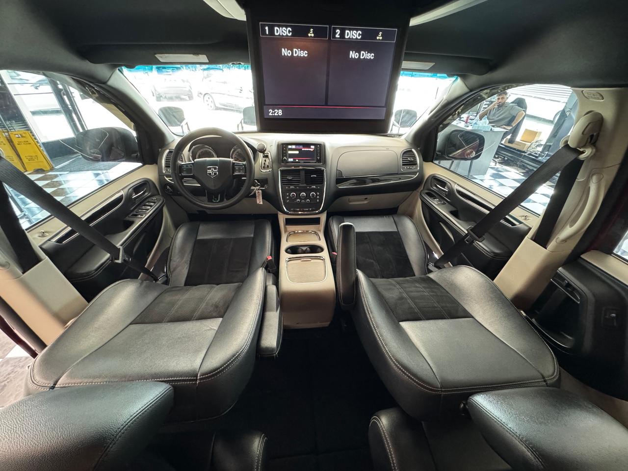 2015 Dodge Grand Caravan SXT STOWNGO+Camera+DVD+CLEAN CARFAX Photo2