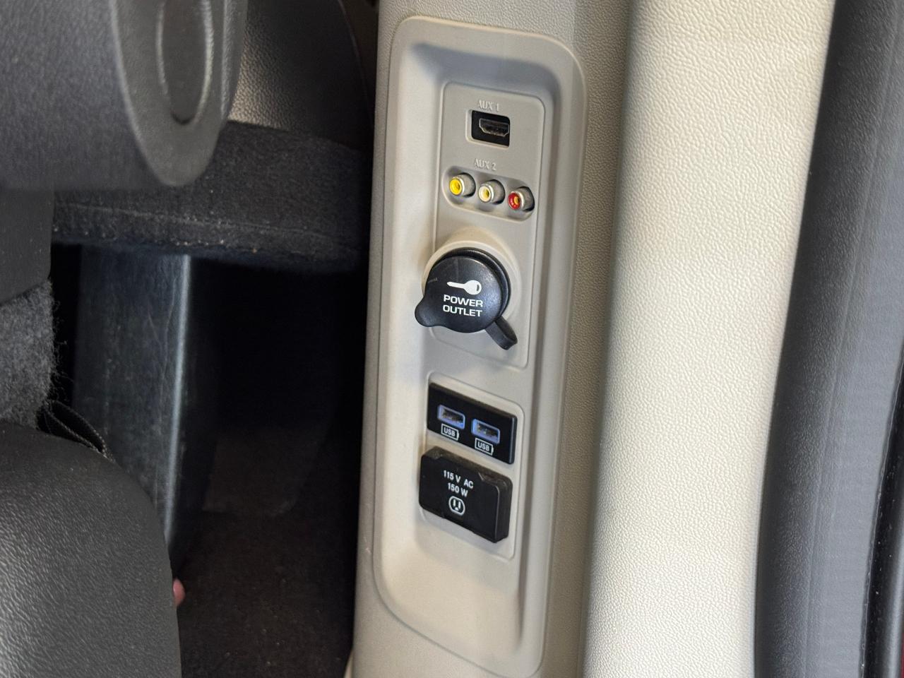 2015 Dodge Grand Caravan SXT STOWNGO+Camera+DVD+CLEAN CARFAX Photo5