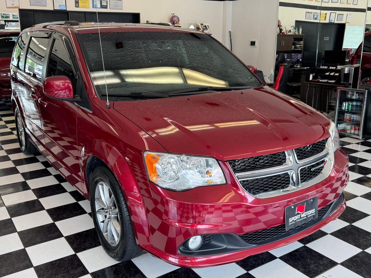 2015 Dodge Grand Caravan SXT STOWNGO+Camera+DVD+CLEAN CARFAX - Photo #11