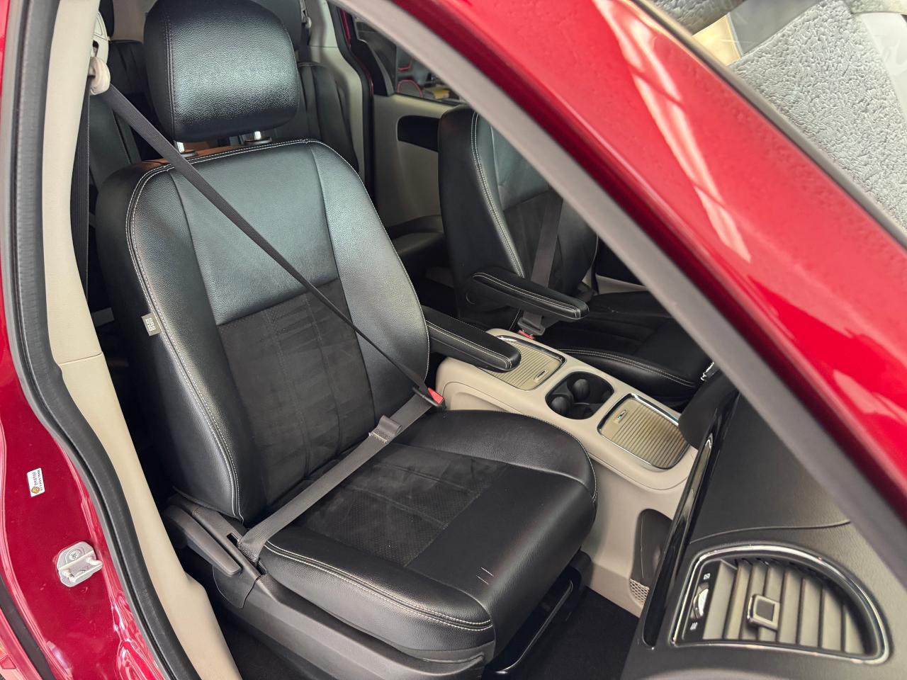 2015 Dodge Grand Caravan SXT STOWNGO+Camera+DVD+CLEAN CARFAX Photo26
