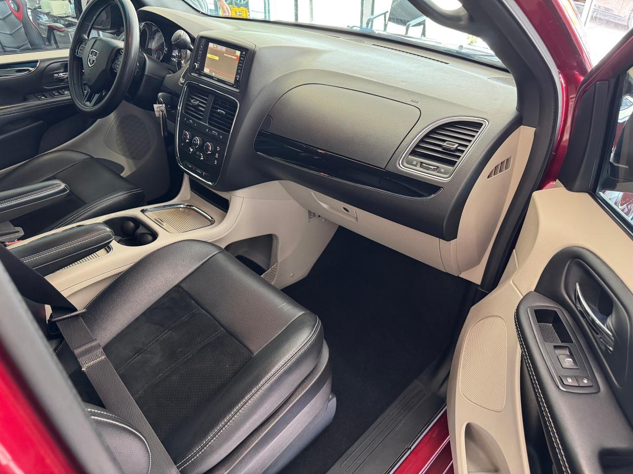 2015 Dodge Grand Caravan SXT STOWNGO+Camera+DVD+CLEAN CARFAX Photo24