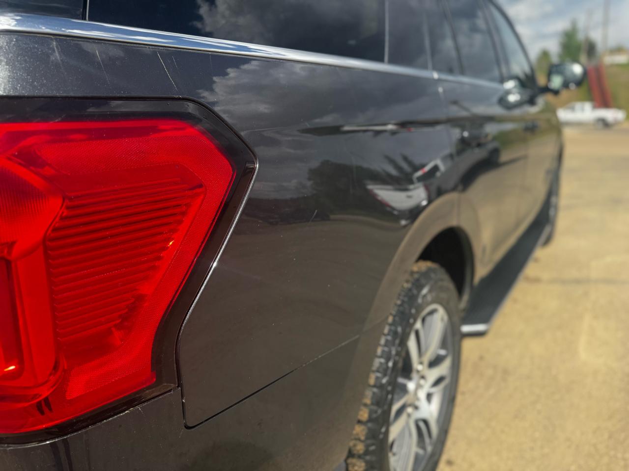 2023 Ford Expedition XLT Photo5