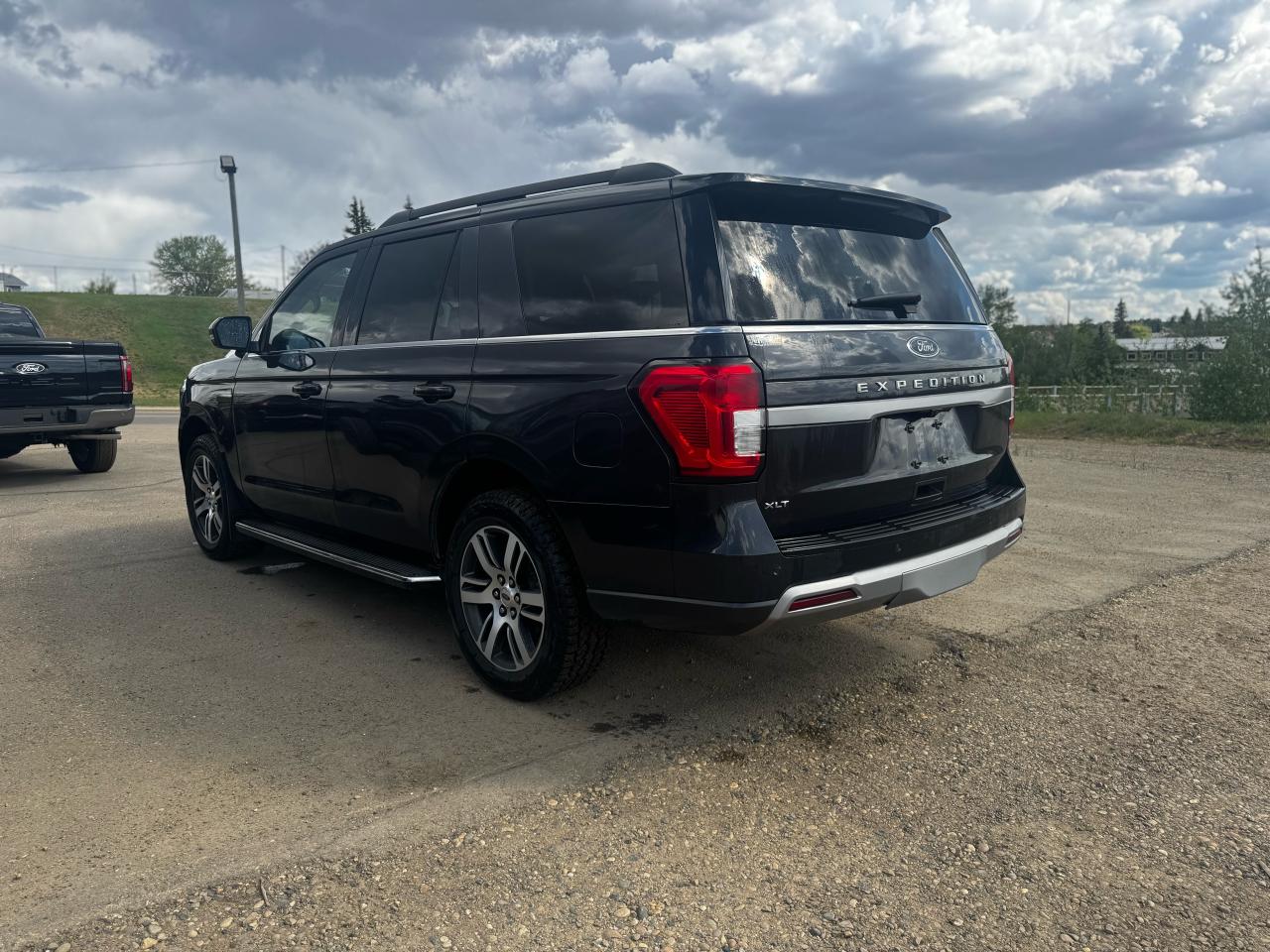 2023 Ford Expedition XLT Photo2