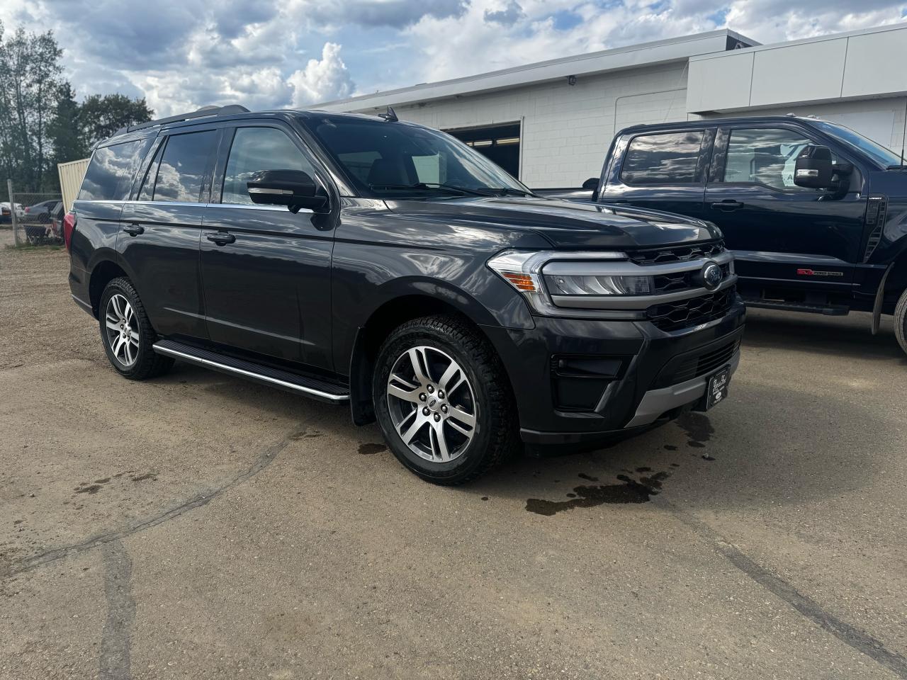 2023 Ford Expedition XLT Photo1