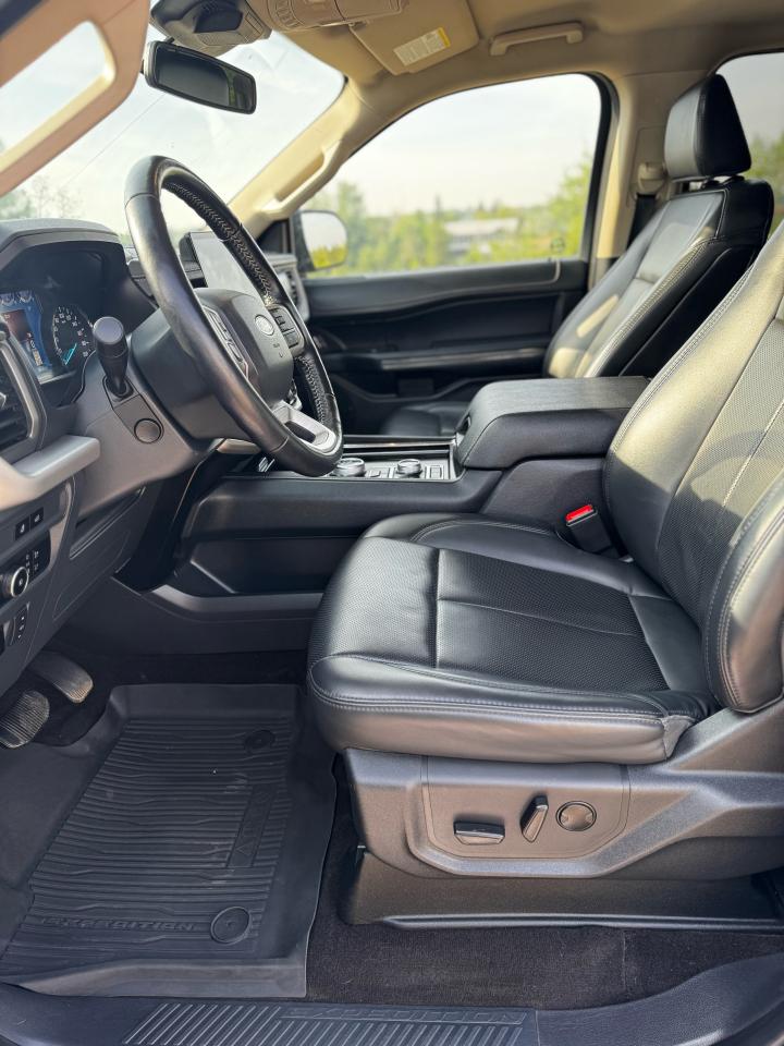 2023 Ford Expedition XLT Photo5