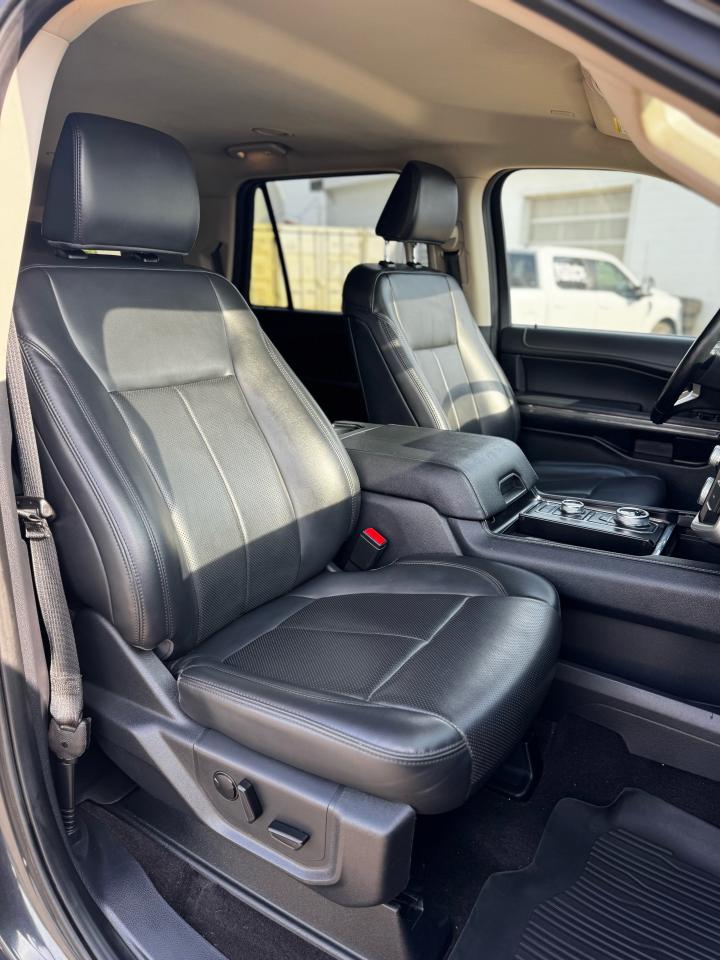 2023 Ford Expedition XLT Photo5