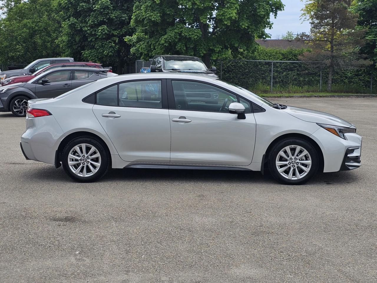 2024 Toyota Corolla SE - 2.0L 4cyl, Low Kms - Photo #4