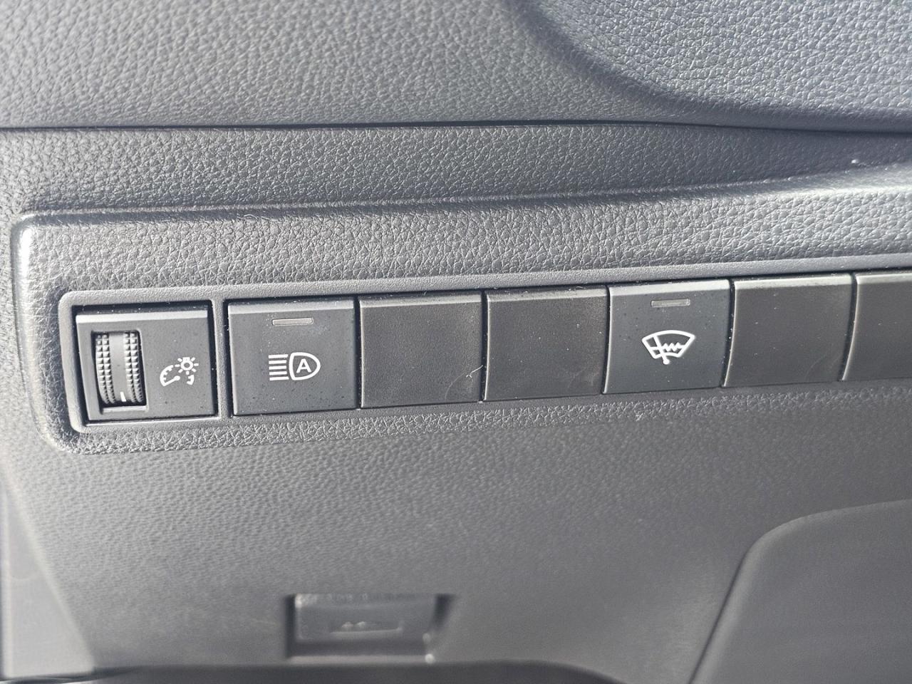 2024 Toyota Corolla SE - 2.0L 4cyl, Low Kms - Photo #13