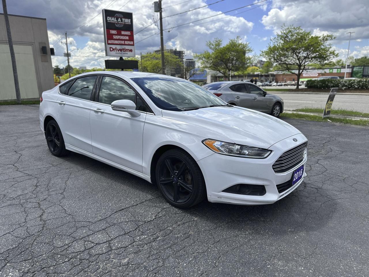 2016 Ford Fusion SE - Photo #3