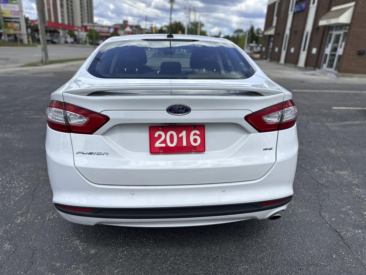 2016 Ford Fusion SE - Photo #4