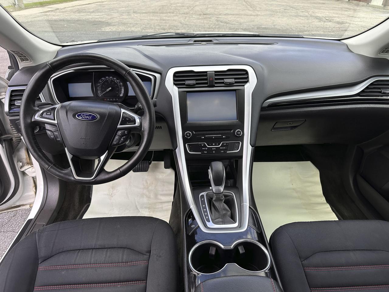 2016 Ford Fusion SE - Photo #5