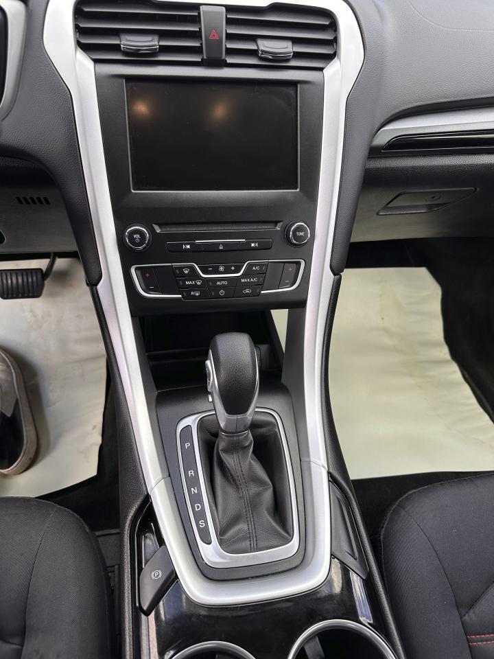 2016 Ford Fusion SE - Photo #8