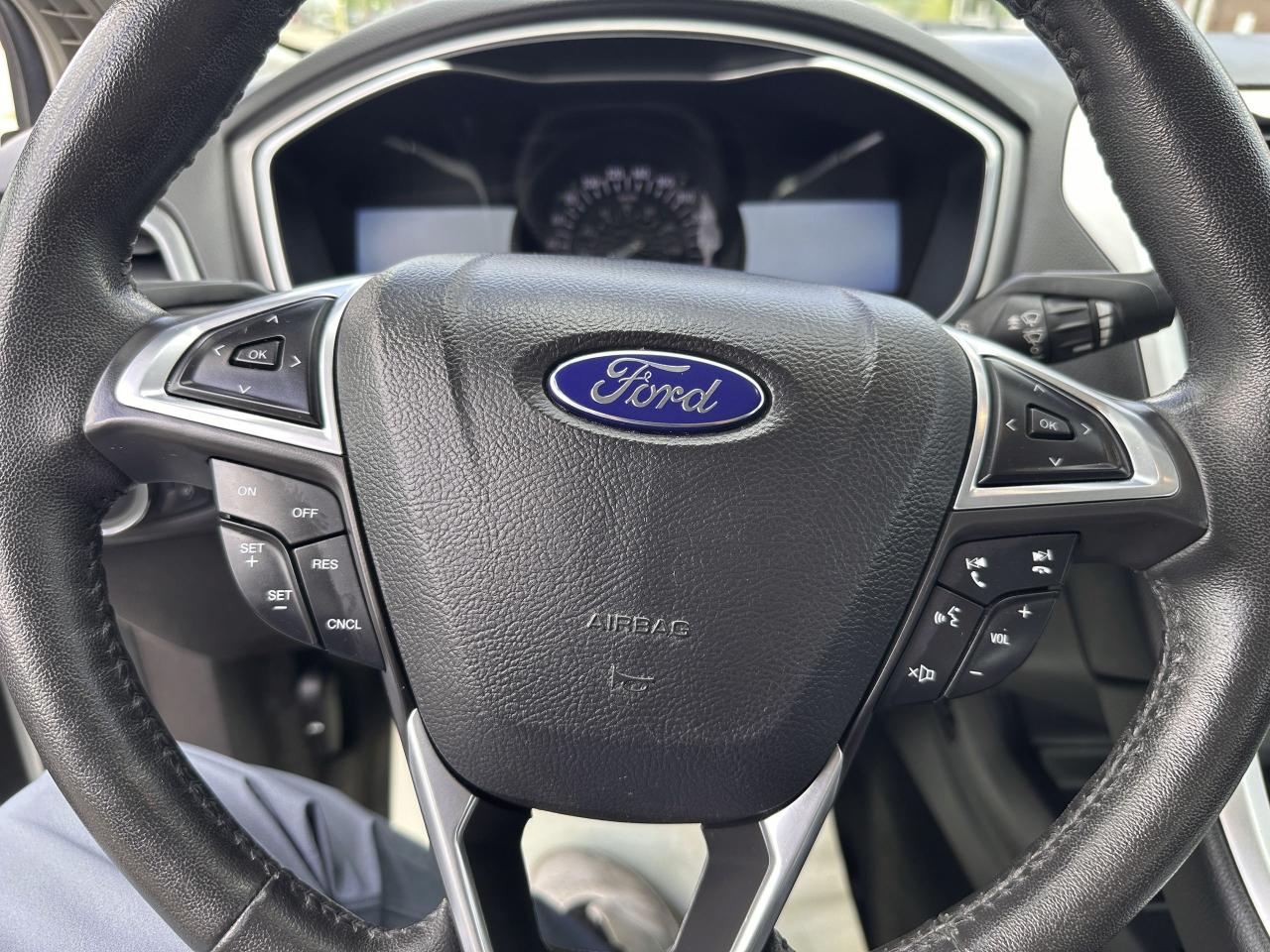 2016 Ford Fusion SE - Photo #11