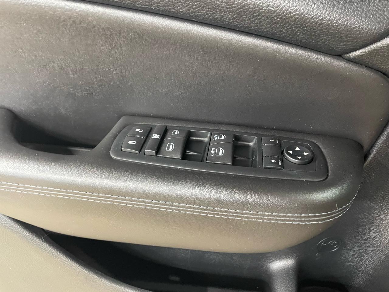 2015 Chrysler 200 S Photo29