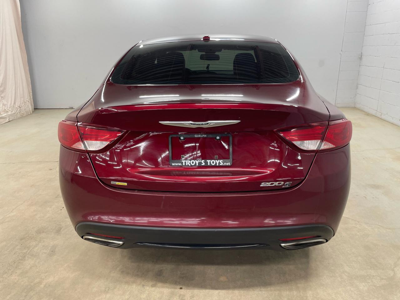 2015 Chrysler 200 S Photo23