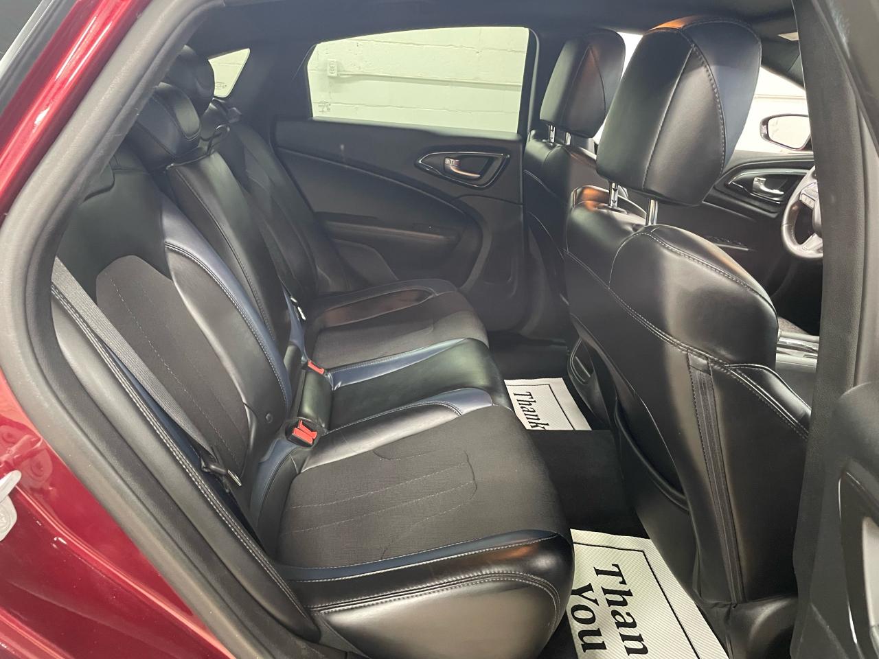 2015 Chrysler 200 S Photo27