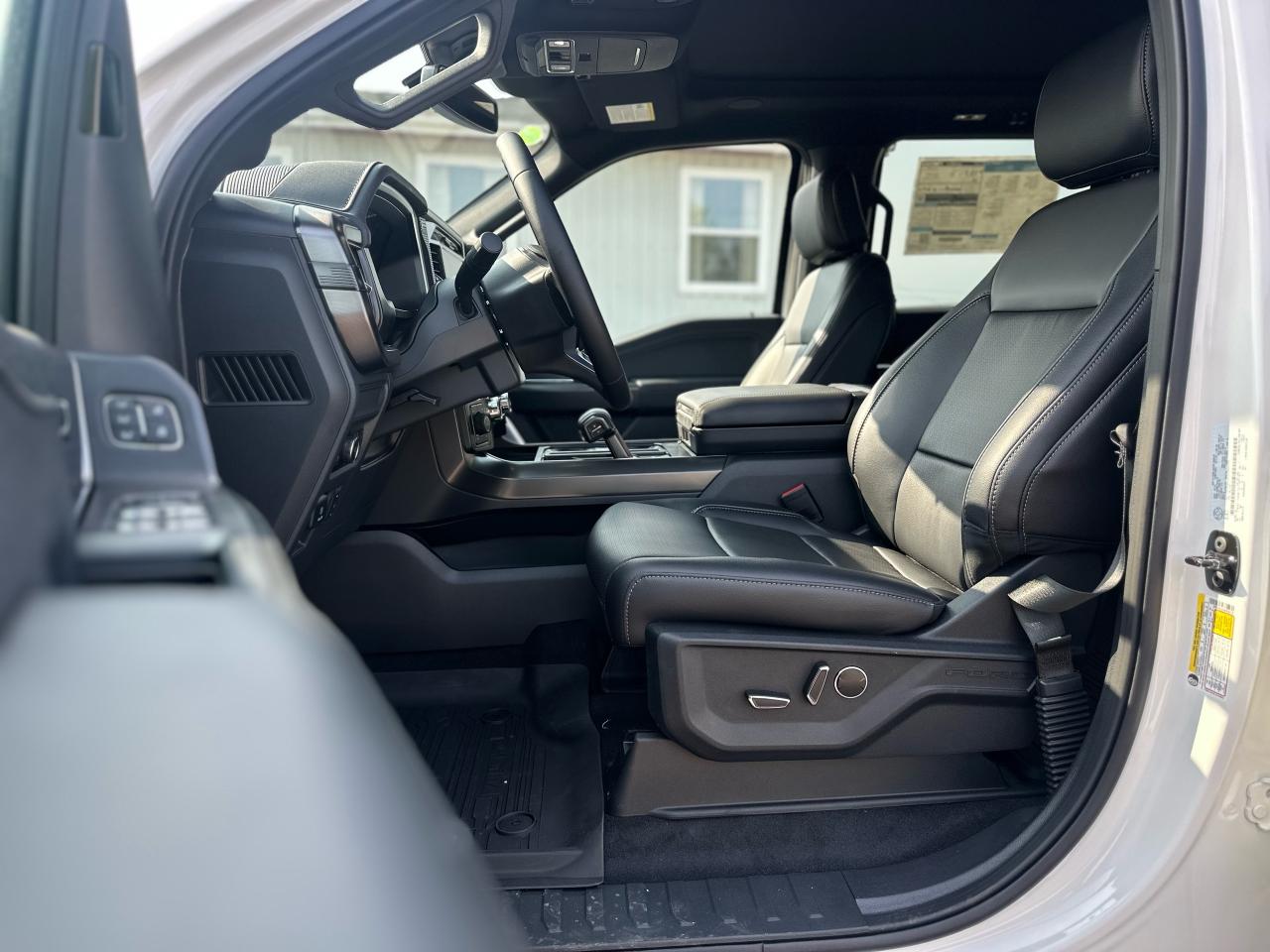 2025 Ford F-150 Lariat 4WD SuperCrew 5.5' Box Photo5