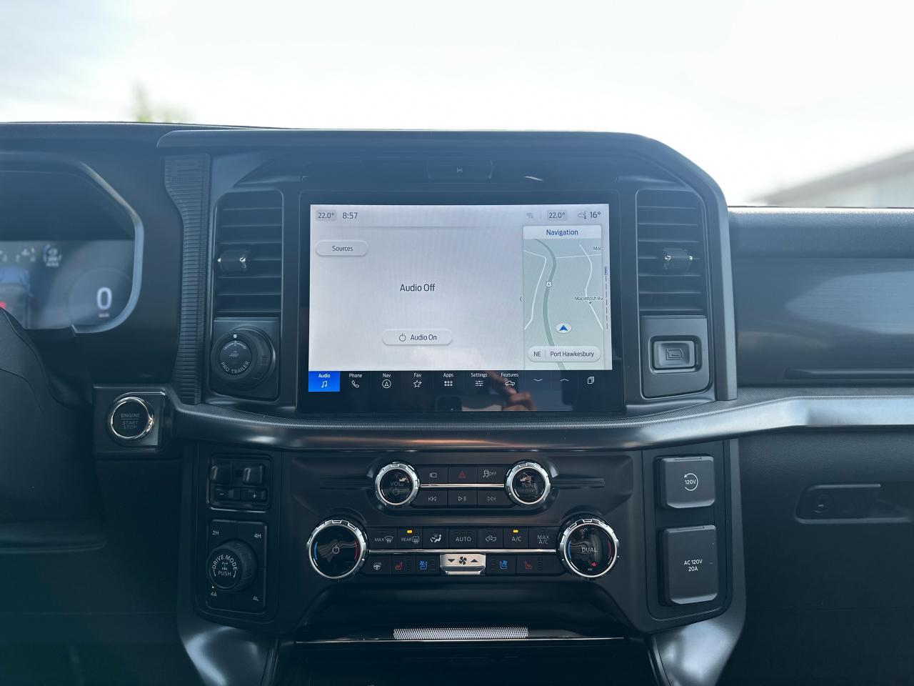 2025 Ford F-150 Lariat 4WD SuperCrew 5.5' Box Photo5