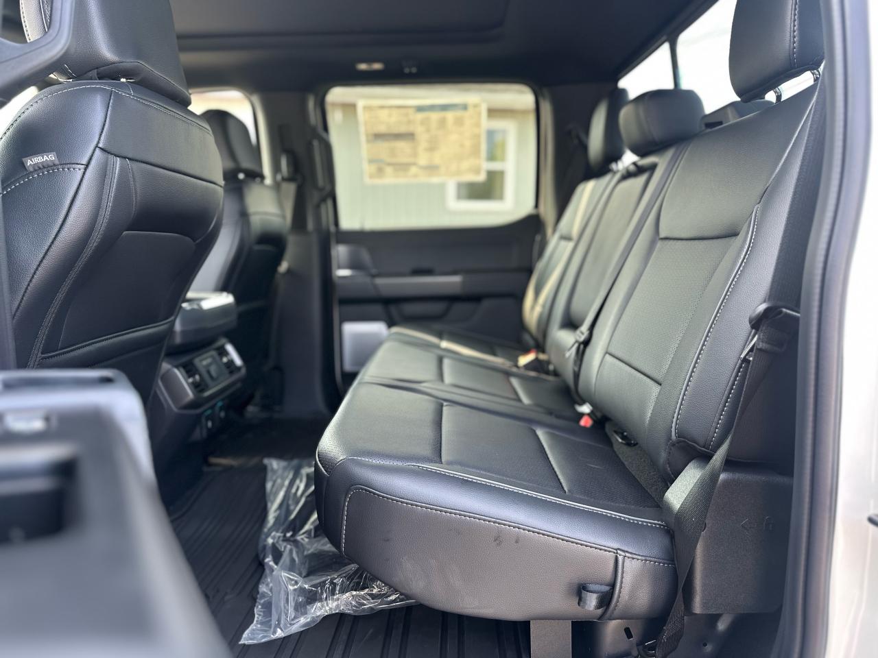 2025 Ford F-150 Lariat 4WD SuperCrew 5.5' Box Photo5