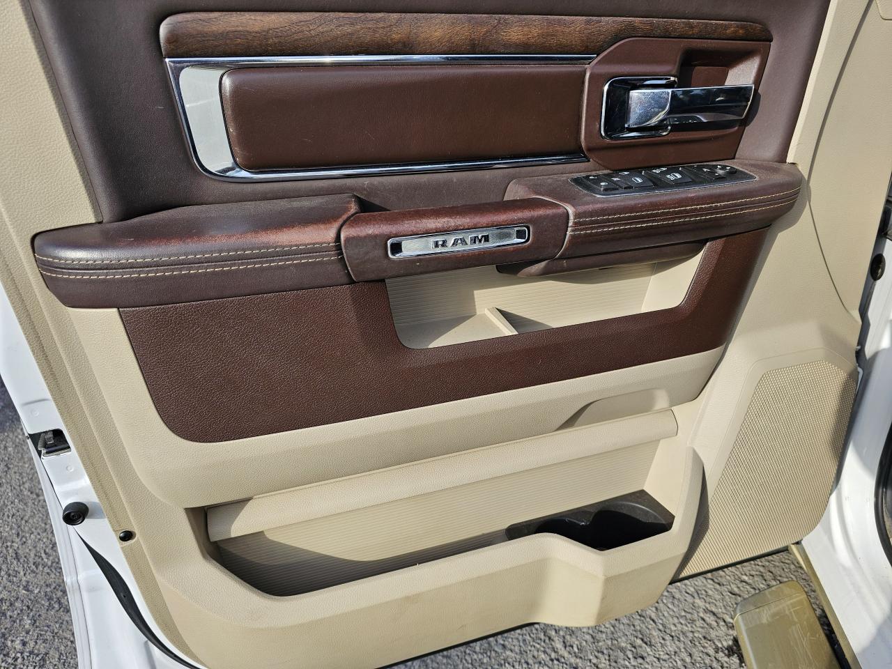 2017 RAM 1500 4WD Crew Cab 140.5" Longhorn, - Photo #18