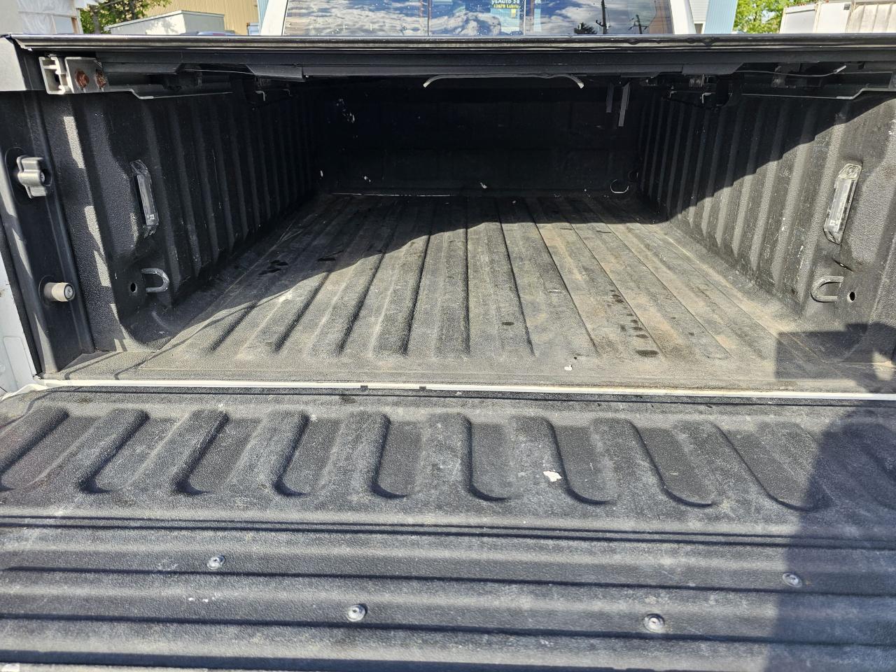 2017 RAM 1500 4WD Crew Cab 140.5" Longhorn, - Photo #10